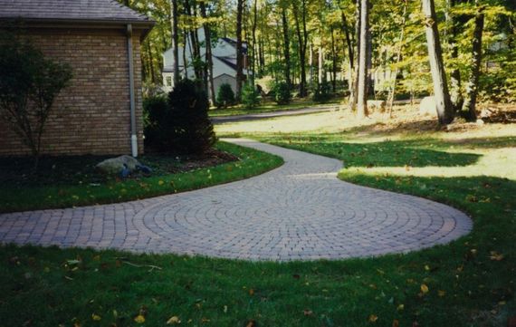 circular stone pavement walkway